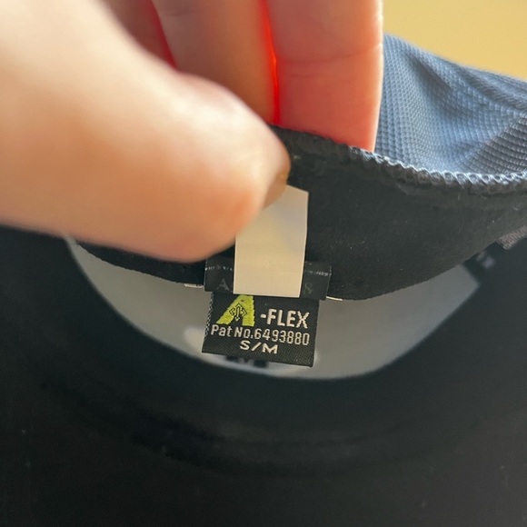 Black Mesh Flex Cap with Oakley Logo, S/M - Picture 4 of 4